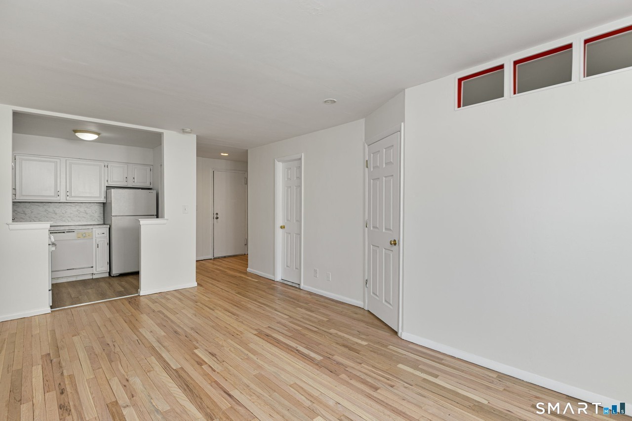 125 Prospect St - Photo 3 of 17