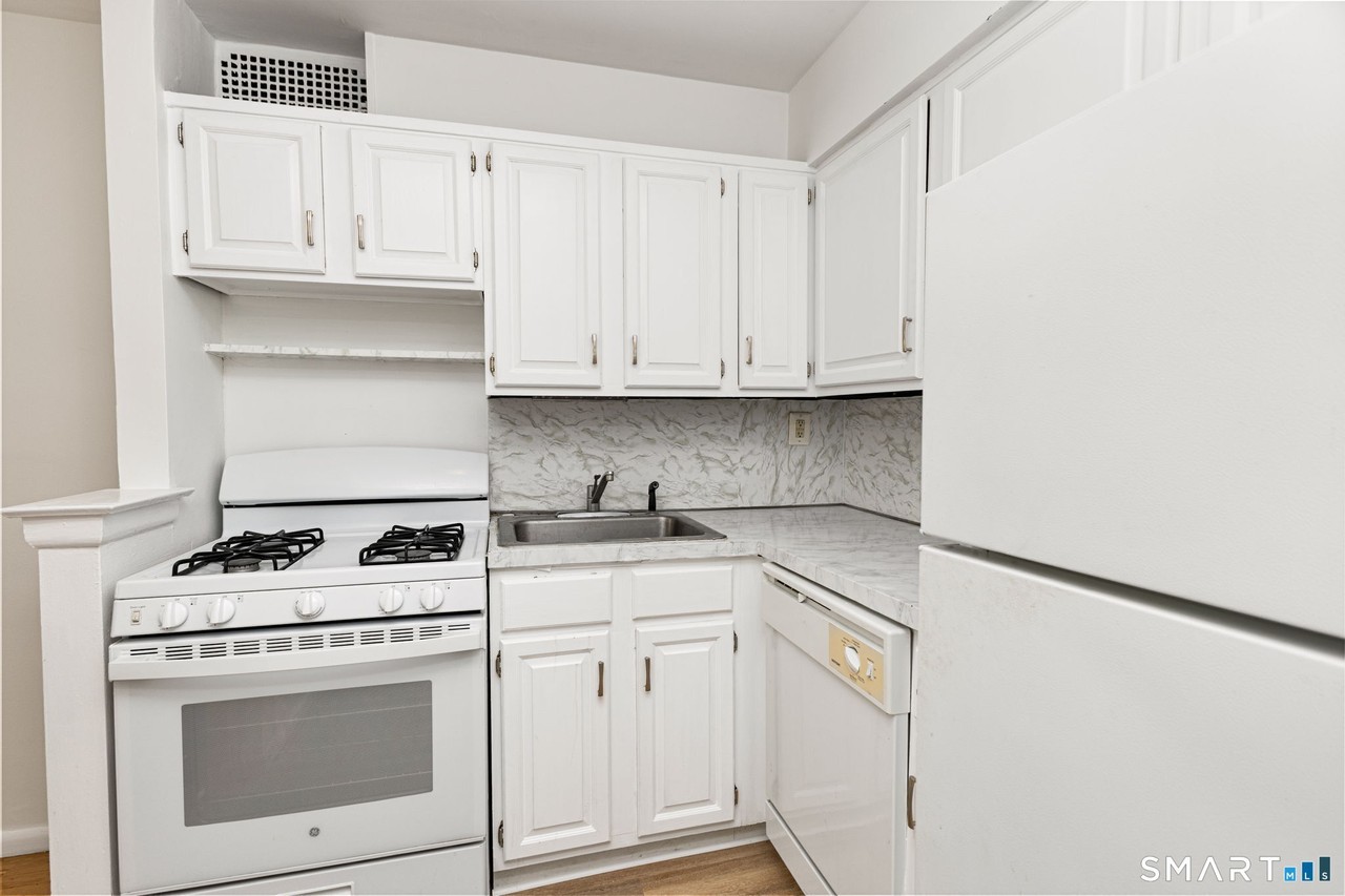 125 Prospect St - Photo 5 of 17