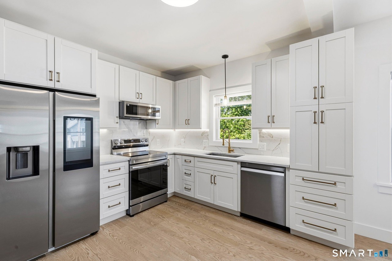 11 Quintard Ave #1 - Photo 3 of 16