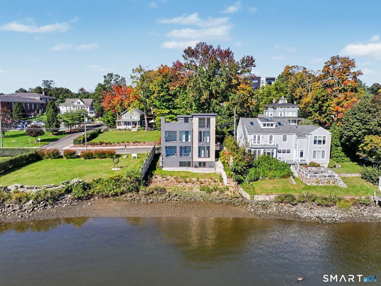 79 Riverside Ave