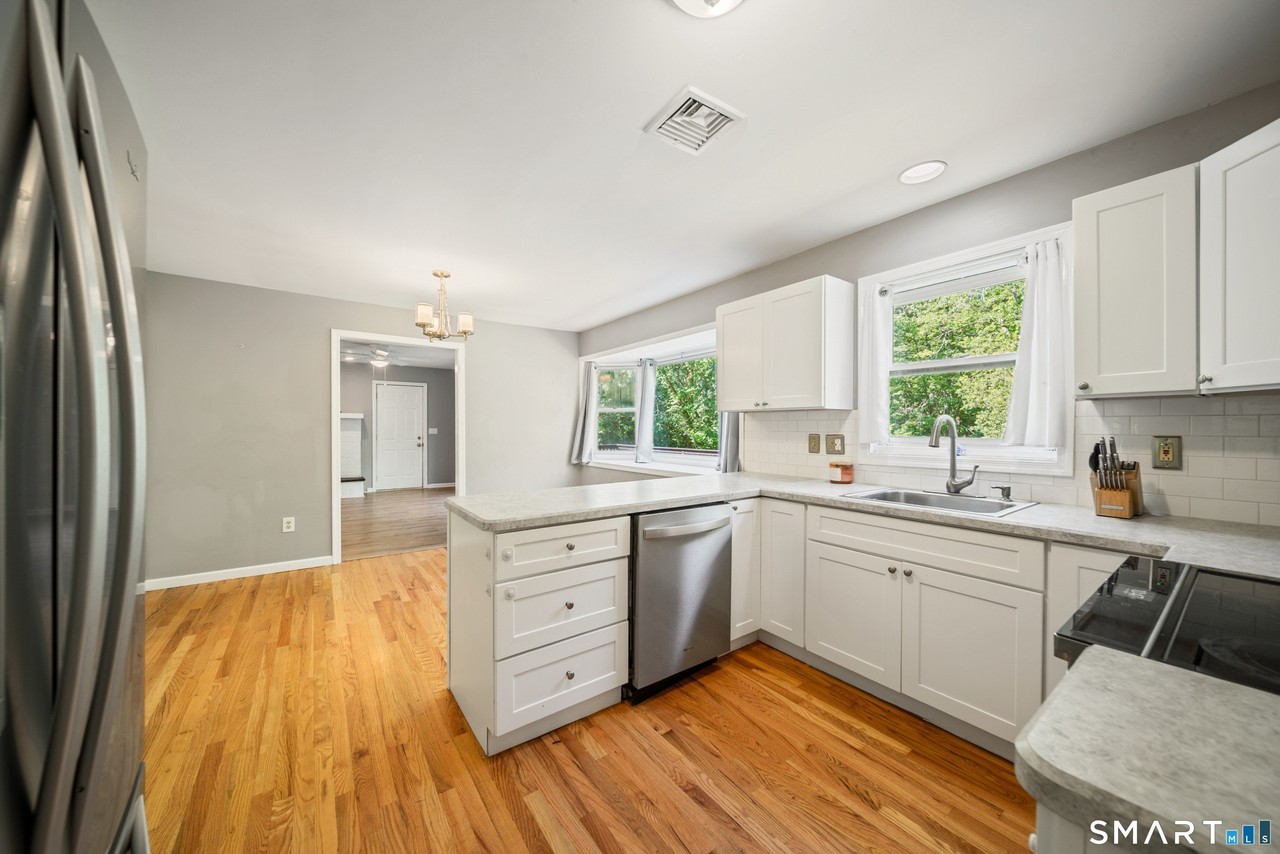 225 Bethmour Rd - Photo 7 of 30