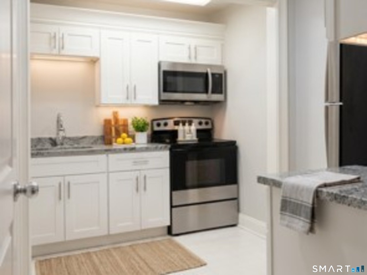 292 Coram Ave - Photo 5 of 12