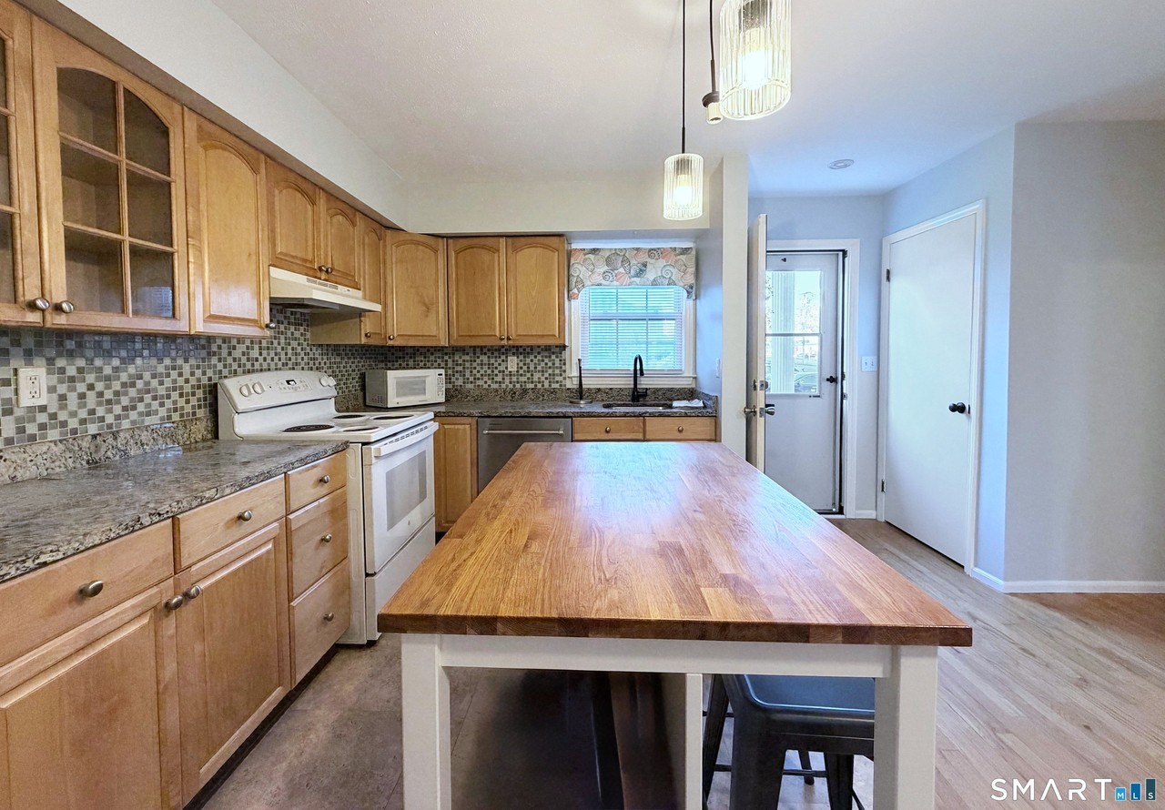 121 Seemans Ln #15 - Photo 2 of 15