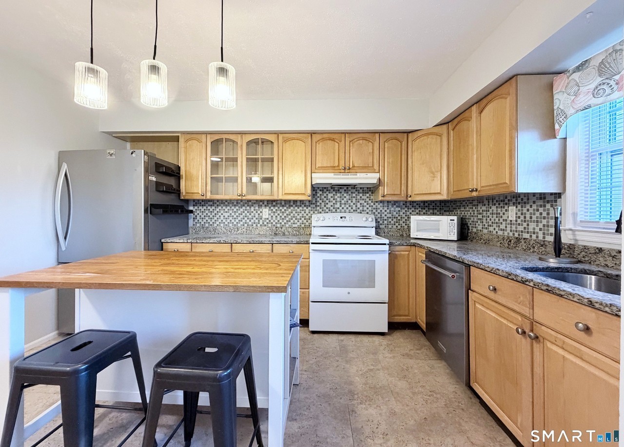 121 Seemans Ln #15 - Photo 3 of 15