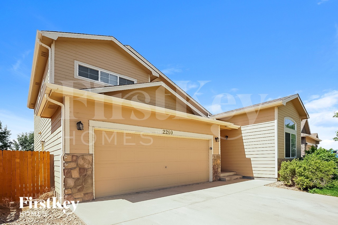 2260 Jade Ave - Photo 2 of 15