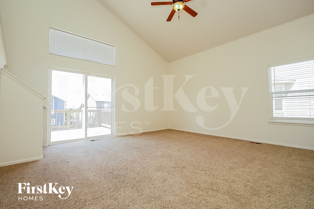2260 Jade Ave - Photo 3 of 15