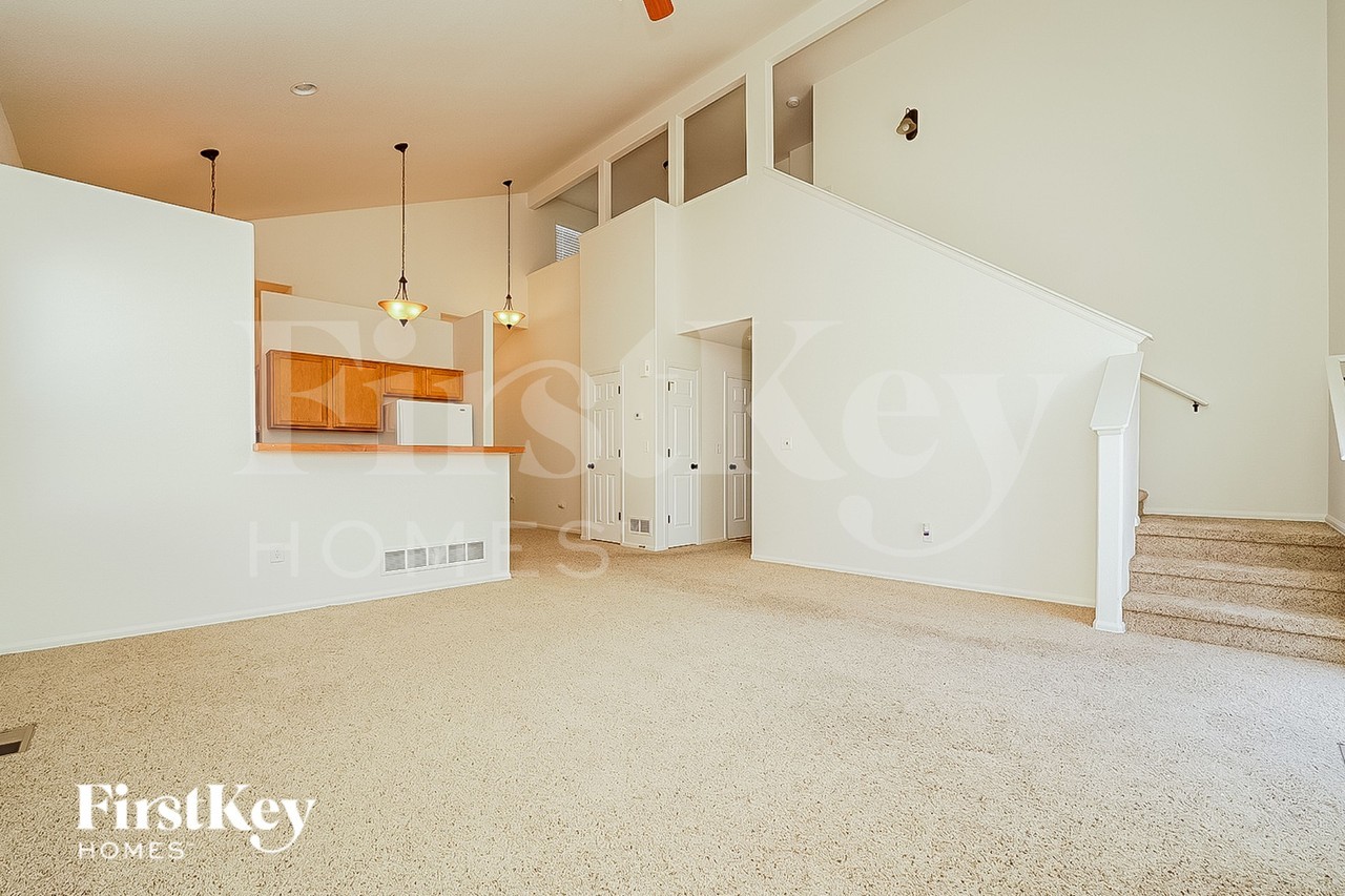 2260 Jade Ave - Photo 4 of 15