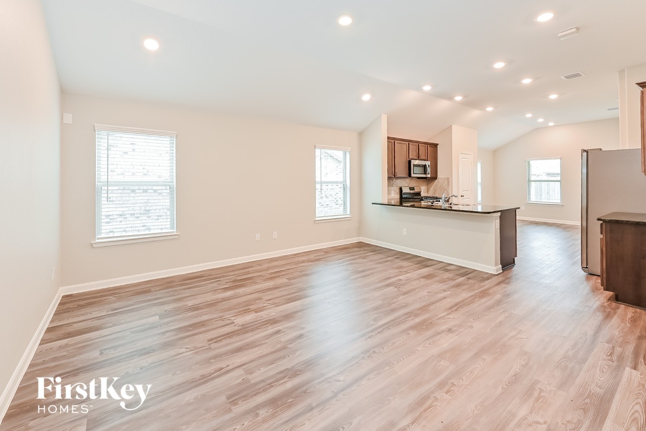 3723 Butterfly Breeze Ln - Photo 4 of 15