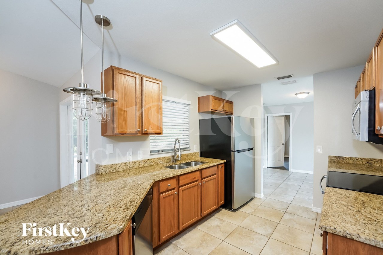 4637 Antioch St - Photo 6 of 15