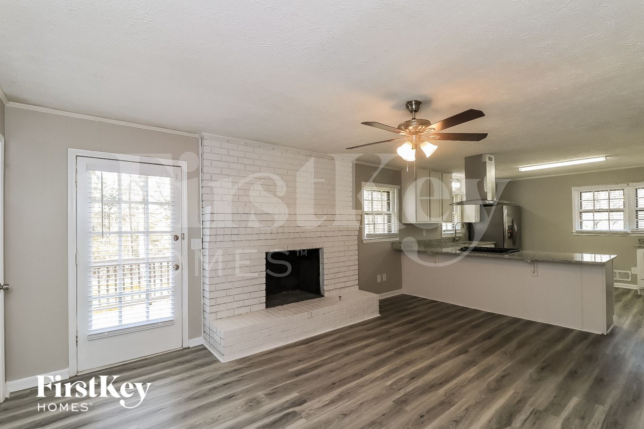 1887 Cedar Ln - Photo 2 of 15