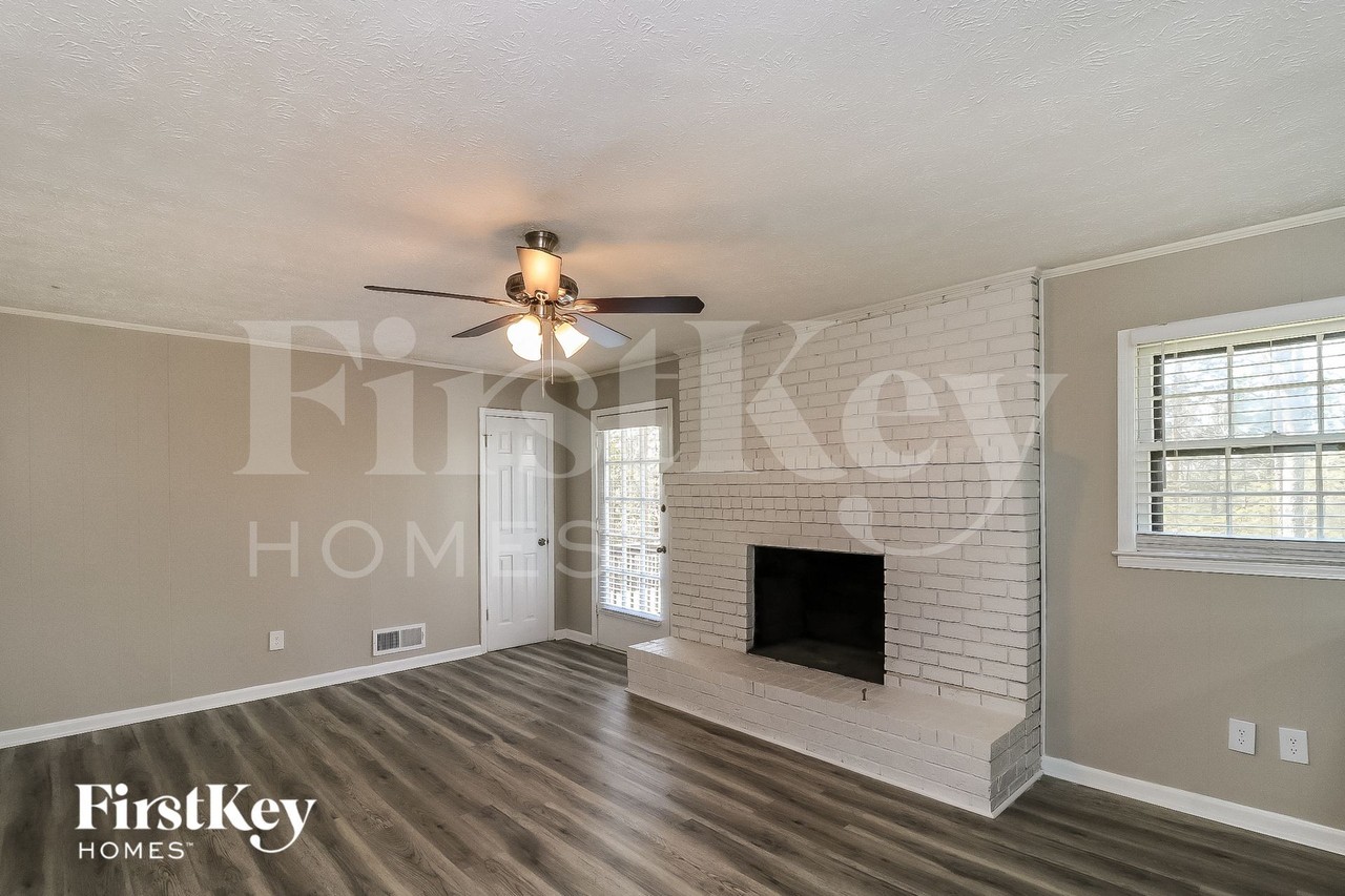 1887 Cedar Ln - Photo 3 of 15