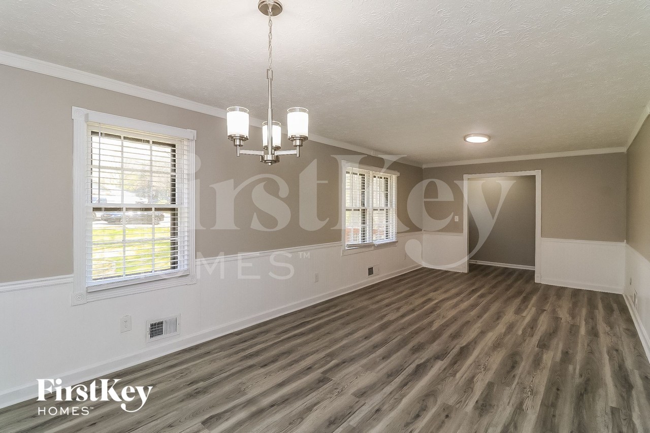1887 Cedar Ln - Photo 4 of 15