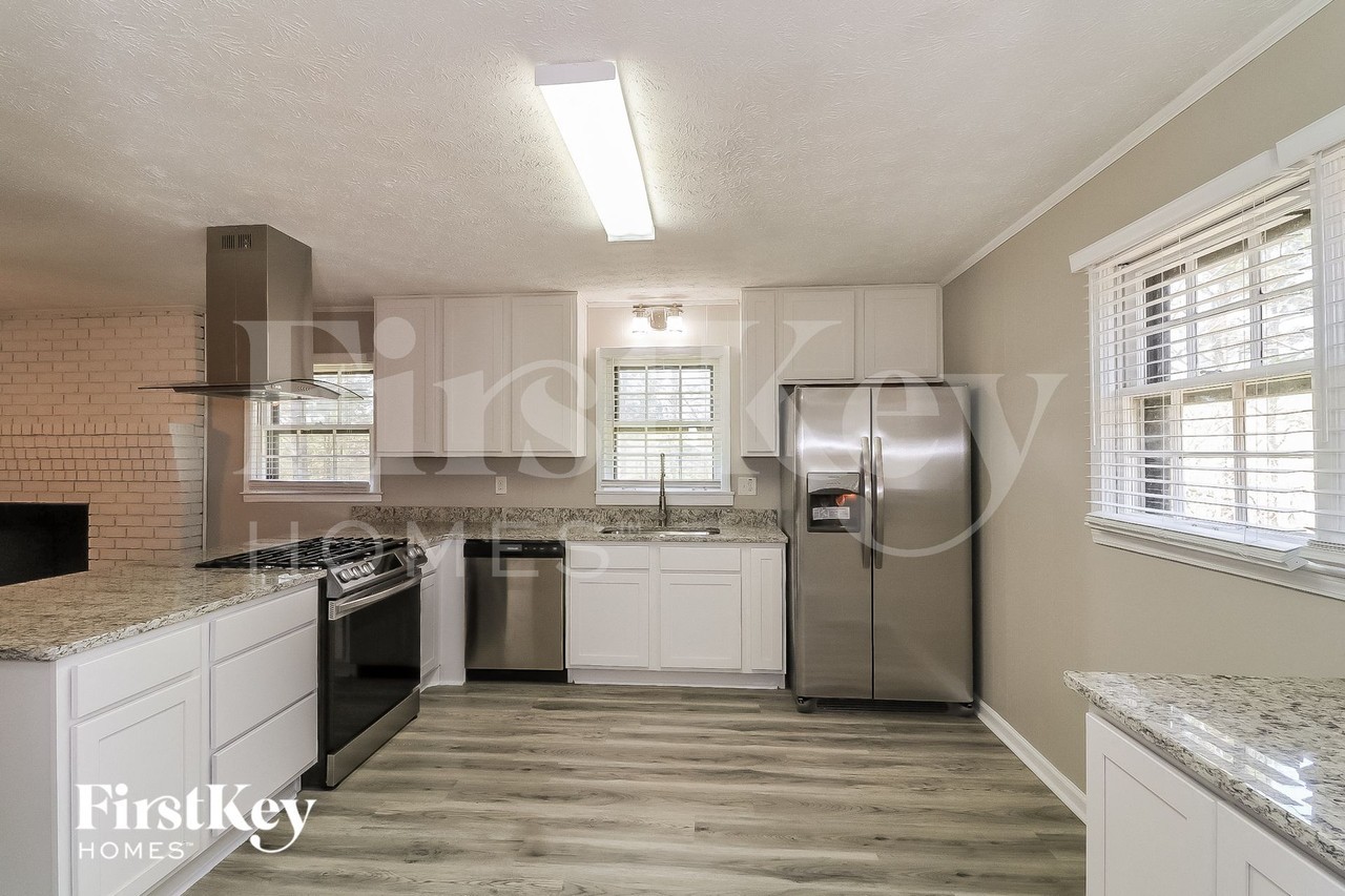1887 Cedar Ln - Photo 5 of 15
