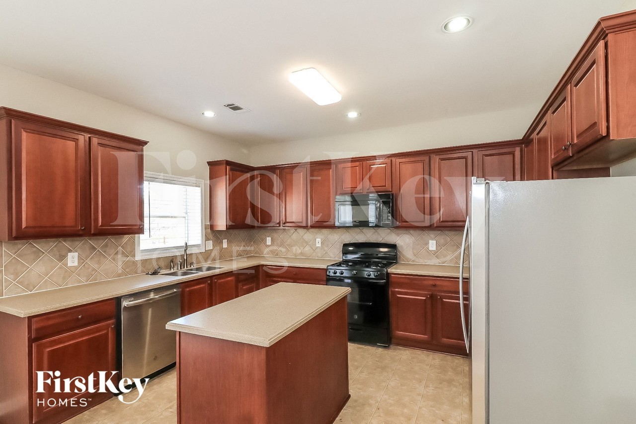 4420 Walforde Blvd - Photo 6 of 15