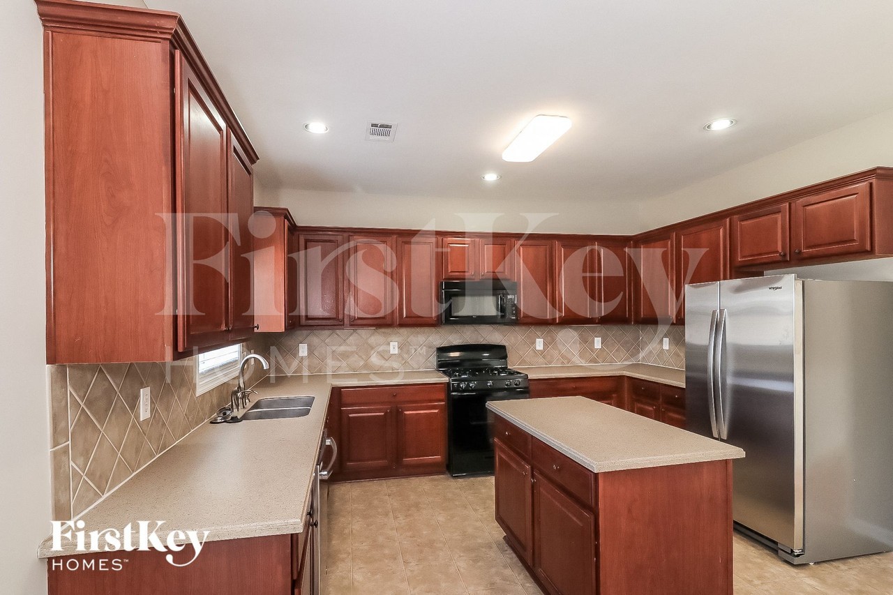4420 Walforde Blvd - Photo 7 of 15