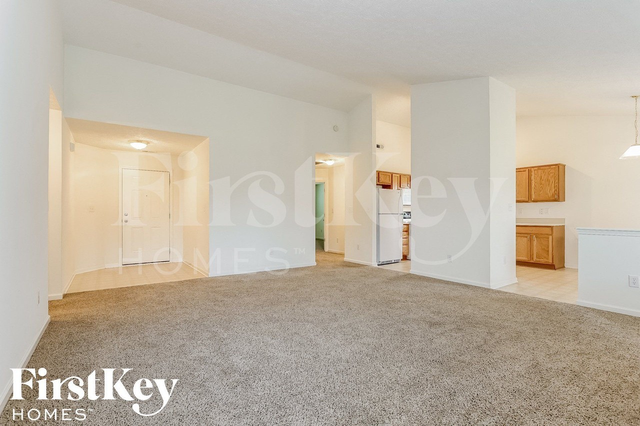 8529 Talisker Dr - Photo 3 of 15