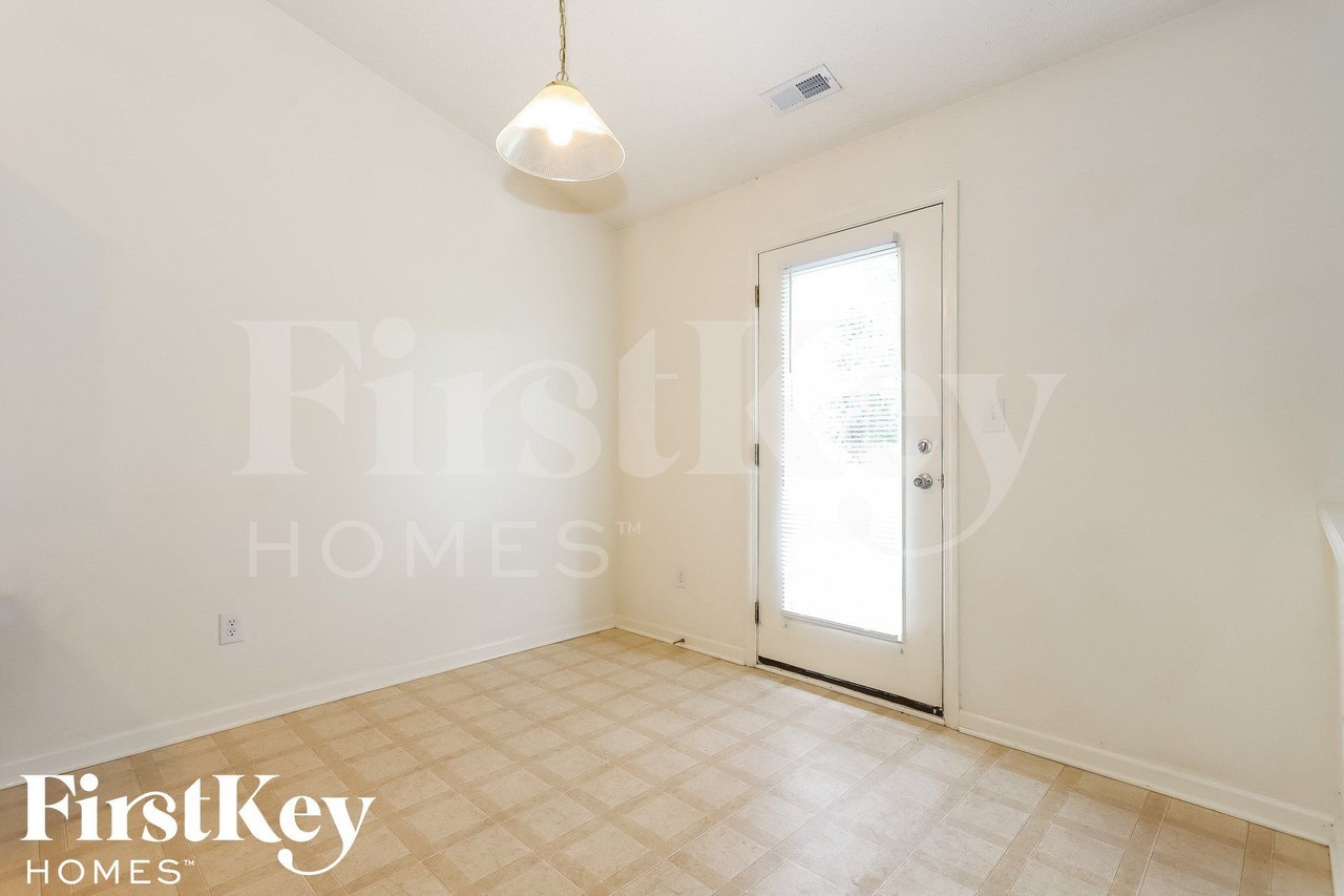 8529 Talisker Dr - Photo 4 of 15