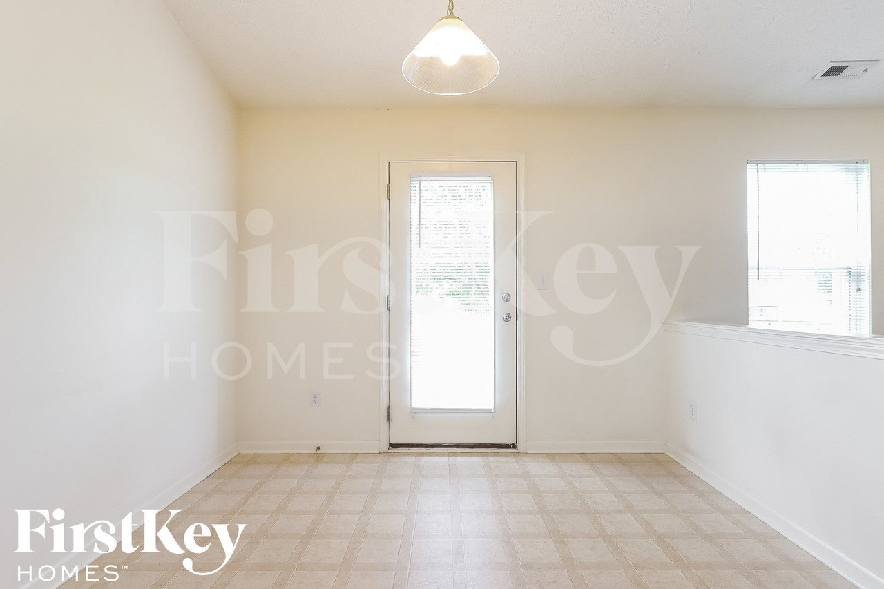 8529 Talisker Dr - Photo 5 of 15