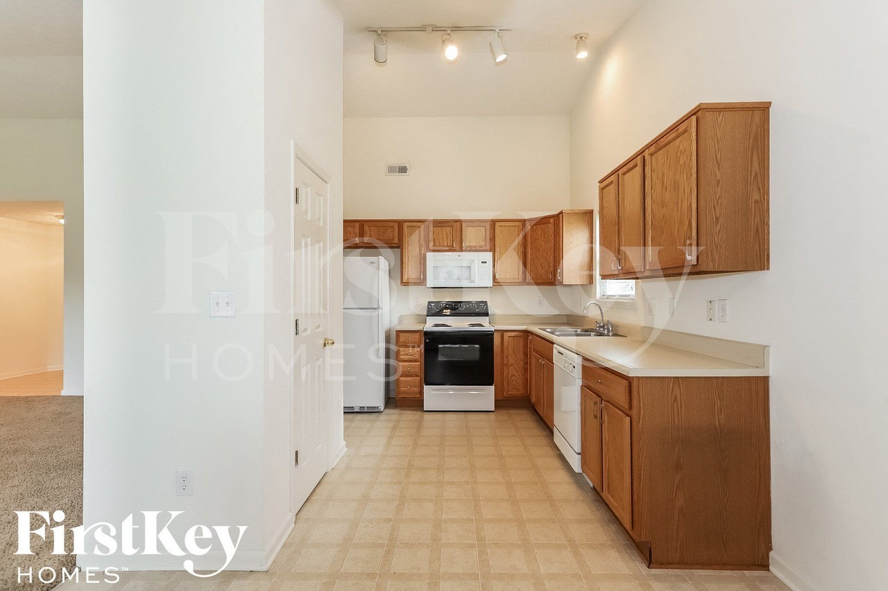 8529 Talisker Dr - Photo 6 of 15