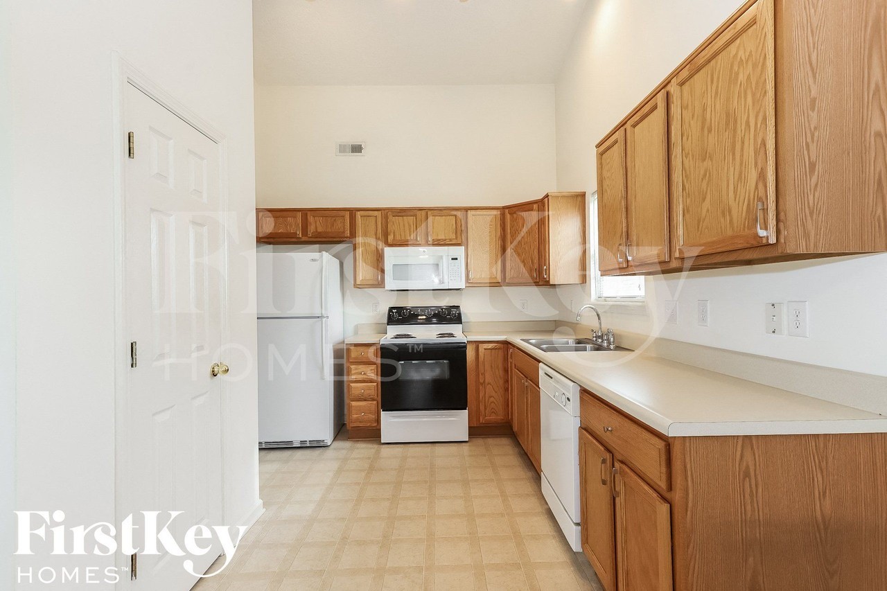 8529 Talisker Dr - Photo 7 of 15
