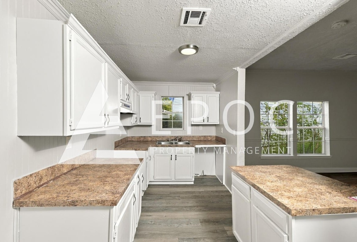 6718 E 9th St - Photo 4 of 15