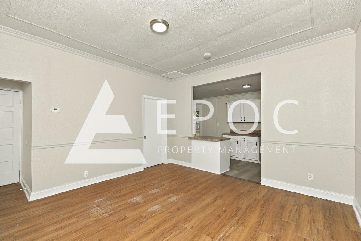 6718 E 9th St - Photo 5 of 15