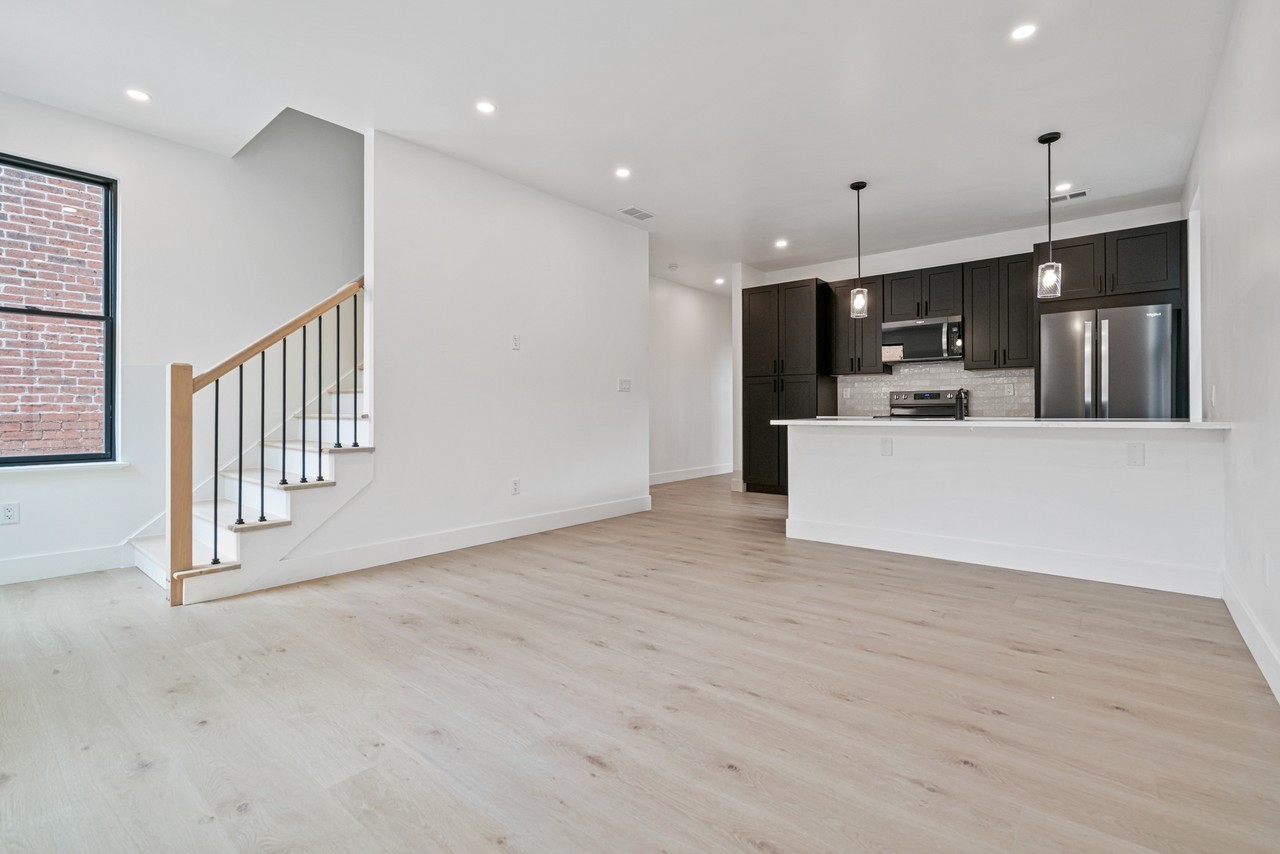 1217 Liverpool St - Photo 2 of 28
