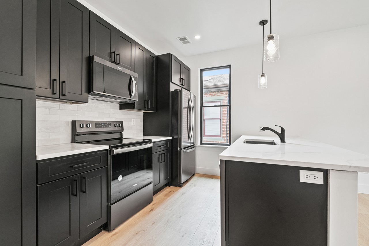 1217 Liverpool St - Photo 3 of 28