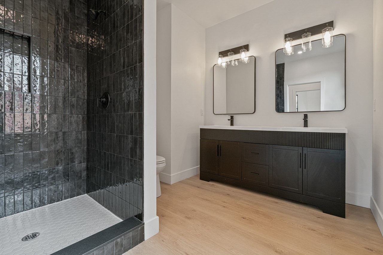 1217 Liverpool St - Photo 5 of 28
