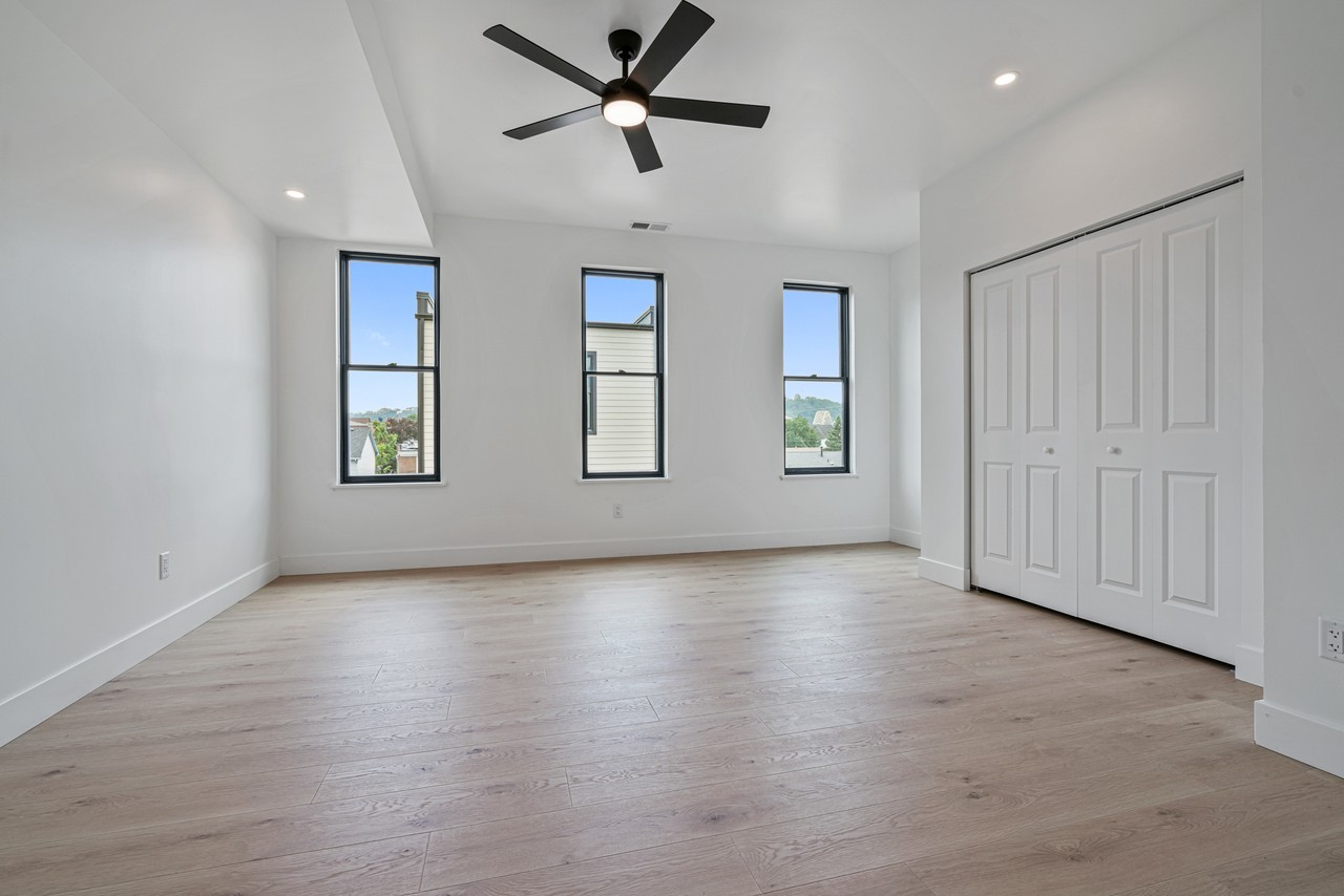 1217 Liverpool St - Photo 6 of 28