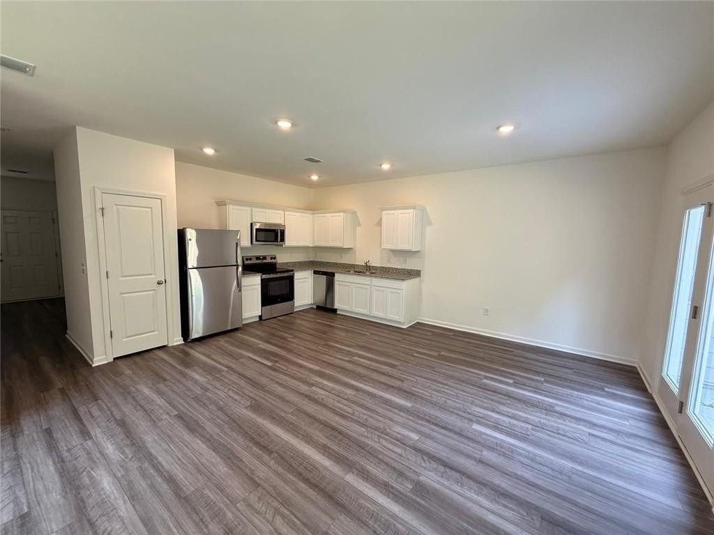 1091 Lucienne Blvd - Photo 5 of 21