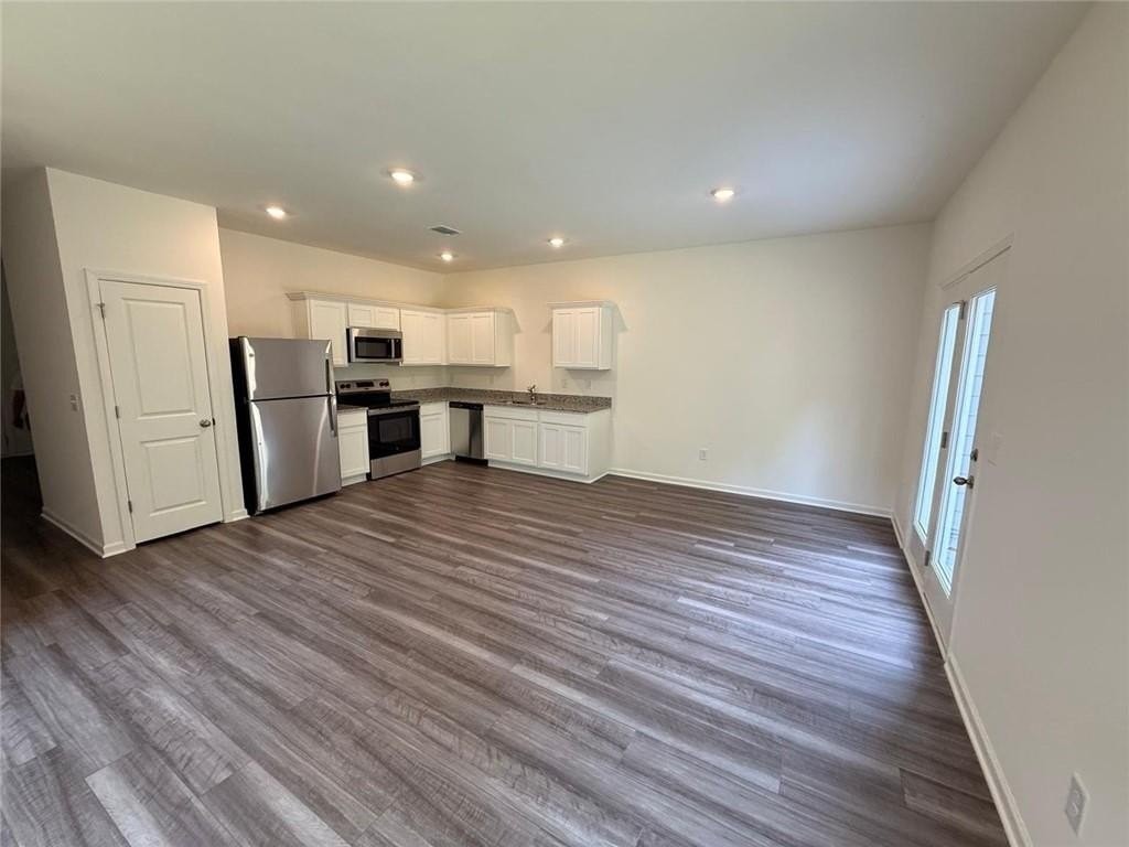 1091 Lucienne Blvd - Photo 6 of 21