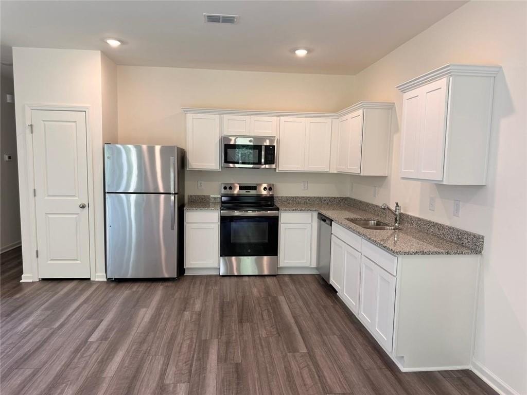 1091 Lucienne Blvd - Photo 7 of 21