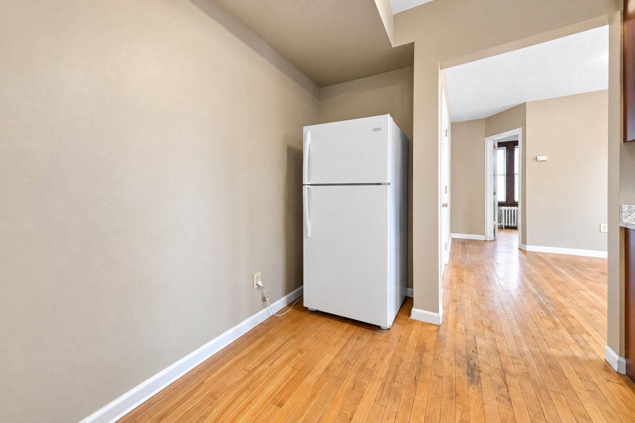 Affordable 2 Bedrooms with Garages Available for Rent - Photo 2 of 14
