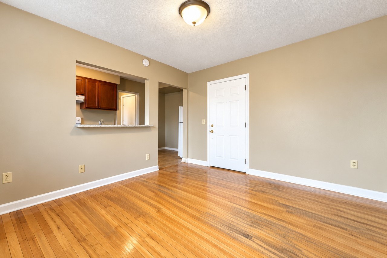 Affordable 2 Bedrooms with Garages Available for Rent - Photo 4 of 14
