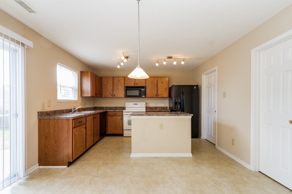 8457 Ash Grove Dr - Photo 5 of 17