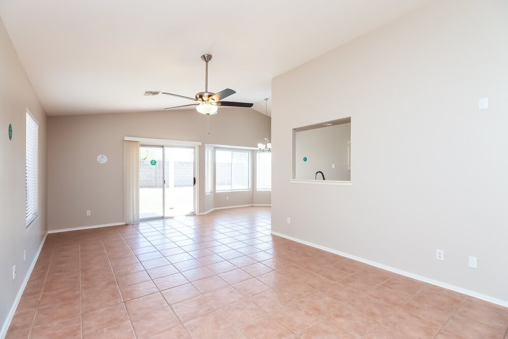 11 N Soho Pl - Photo 3 of 16