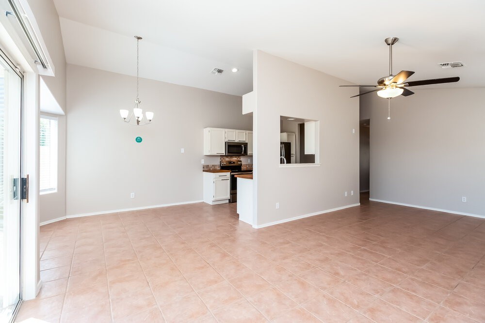 11 N Soho Pl - Photo 4 of 16