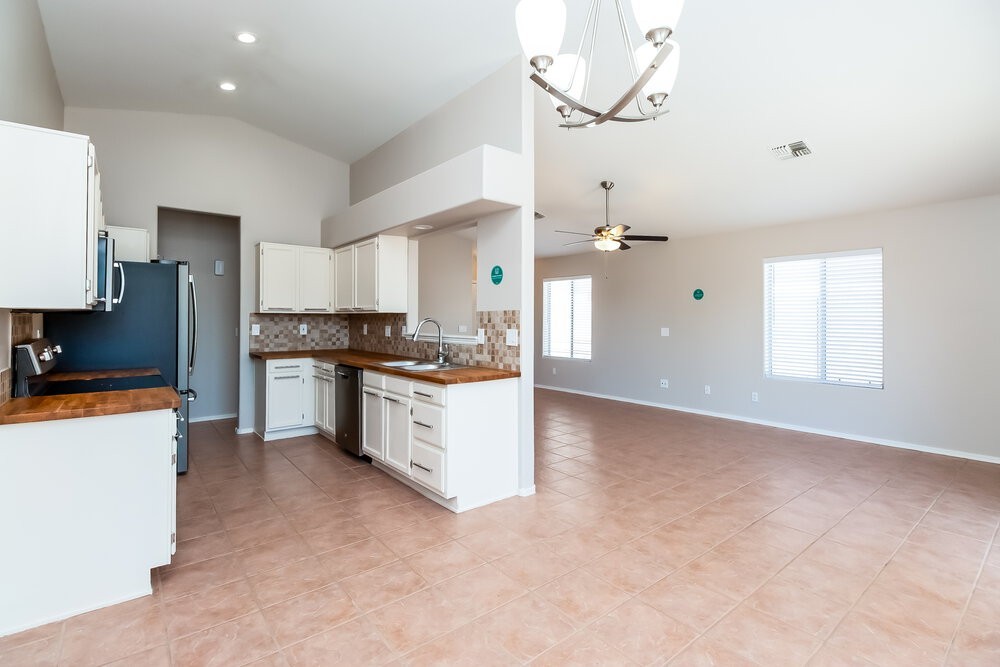 11 N Soho Pl - Photo 5 of 16