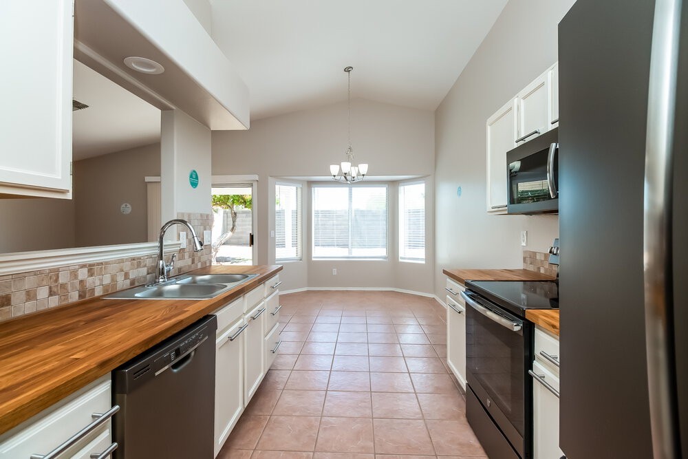 11 N Soho Pl - Photo 7 of 16
