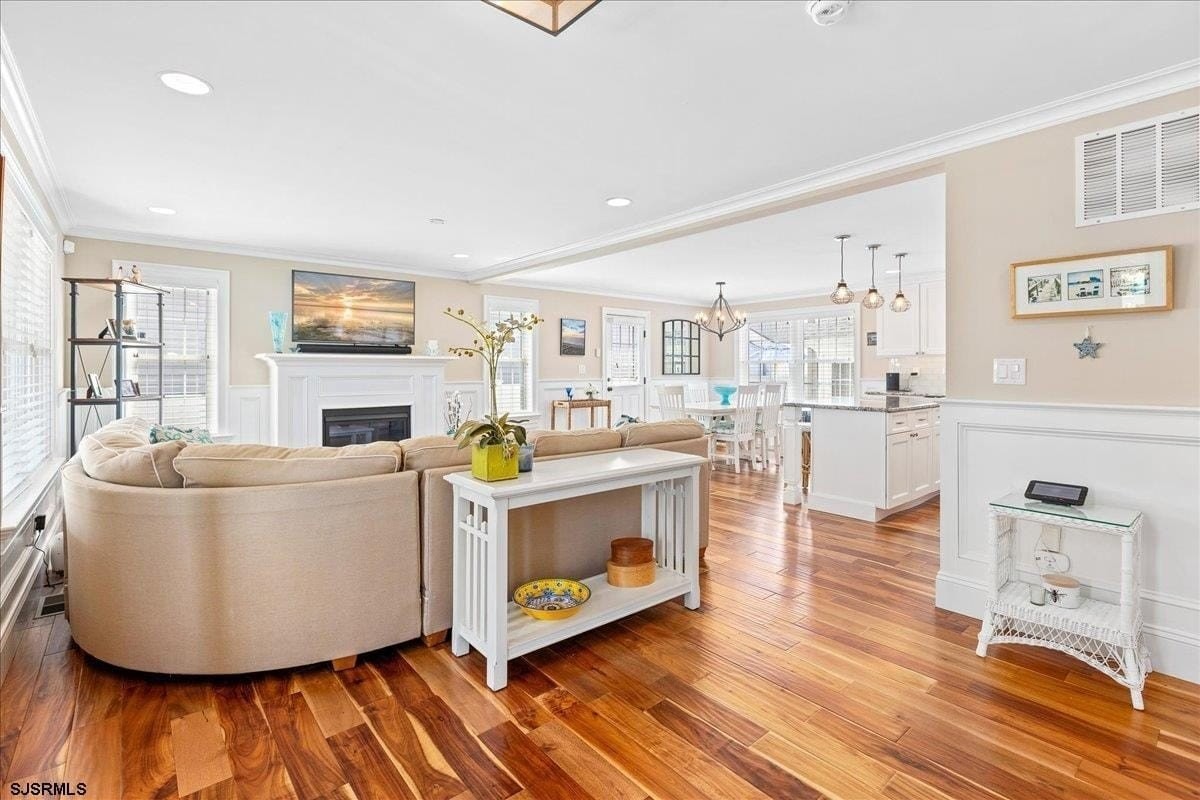 122 N Belmont Ave - Photo 4 of 29