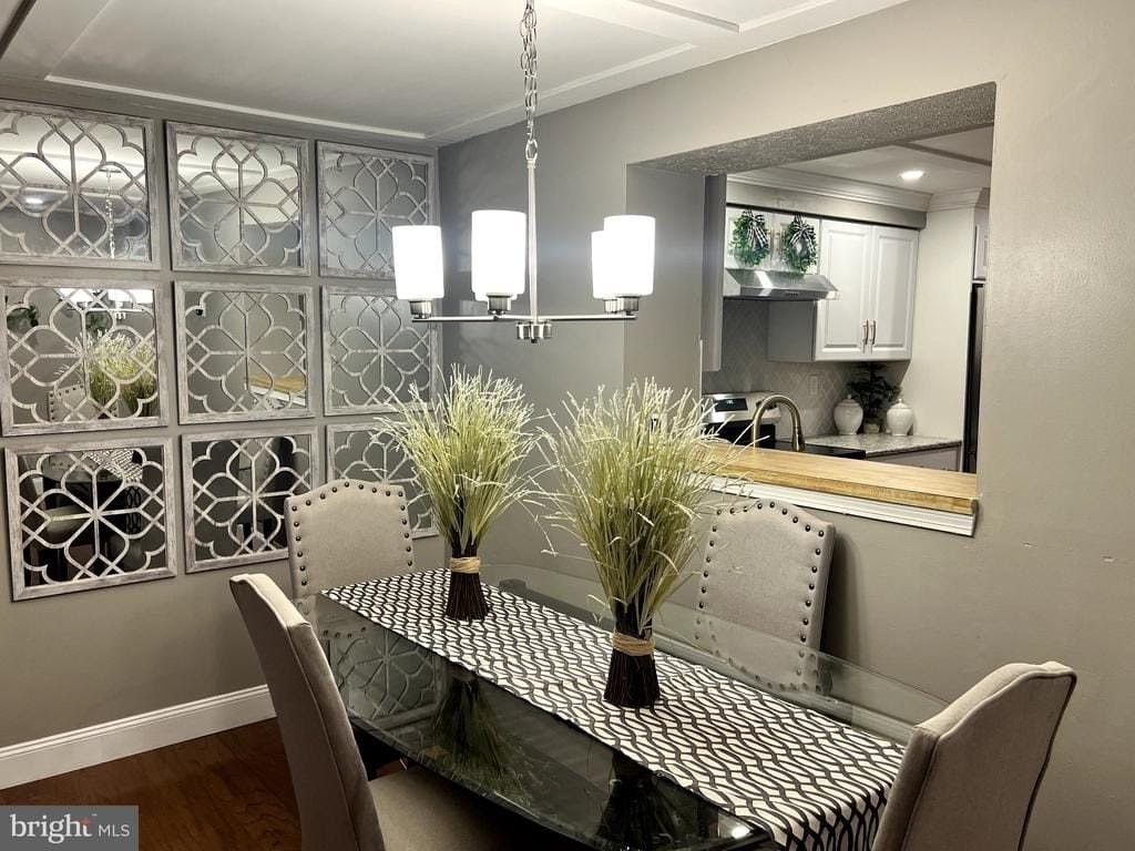 6 Vanderbilt Ct - Photo 3 of 21