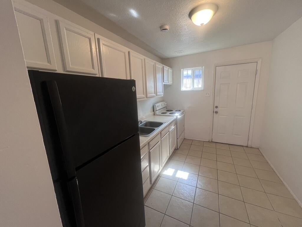 3413 Ross Ave Se #A - Photo 6 of 38