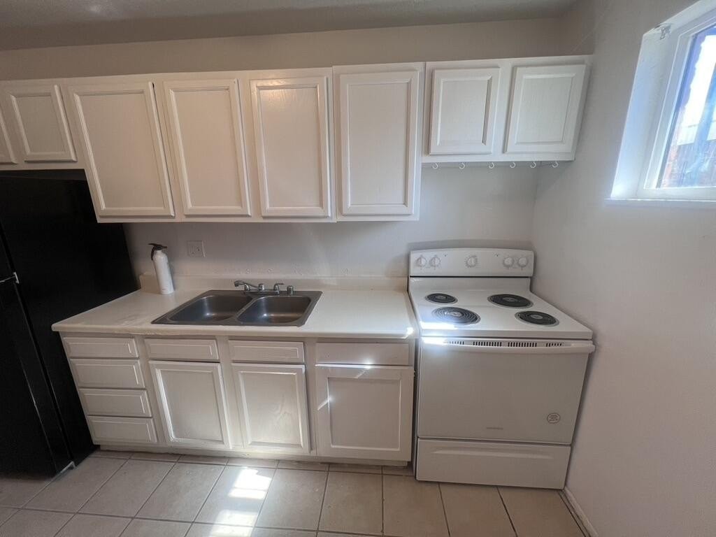 3413 Ross Ave Se #B - Photo 5 of 35