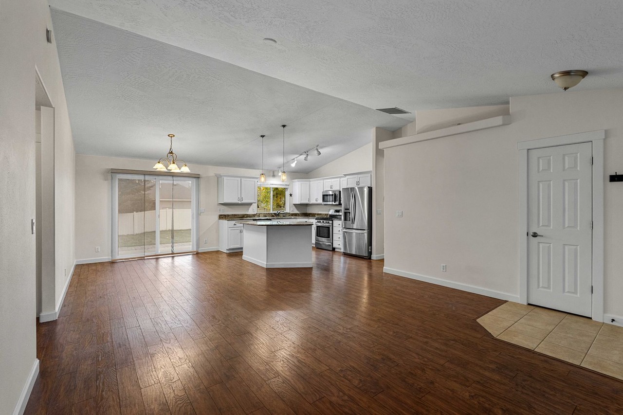 7358 N Aaron St - Photo 5 of 23