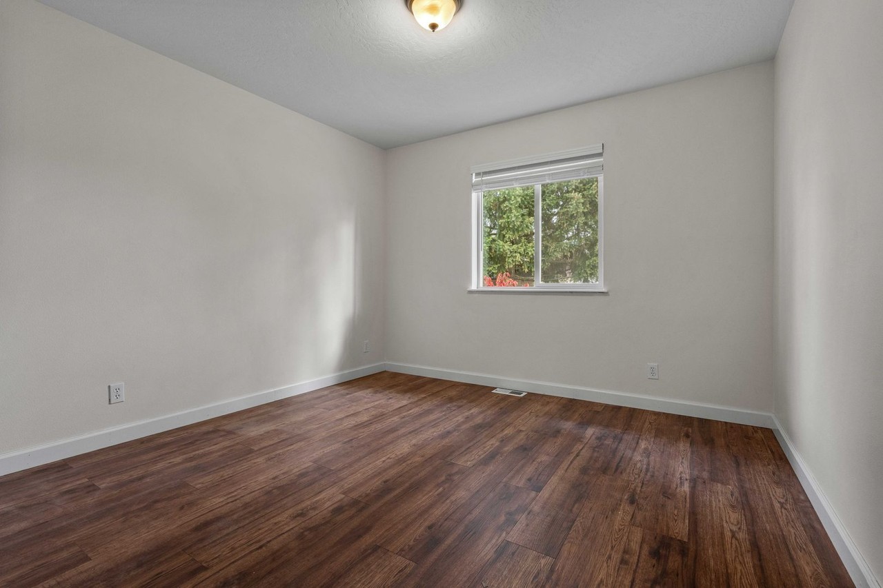 7358 N Aaron St - Photo 7 of 23