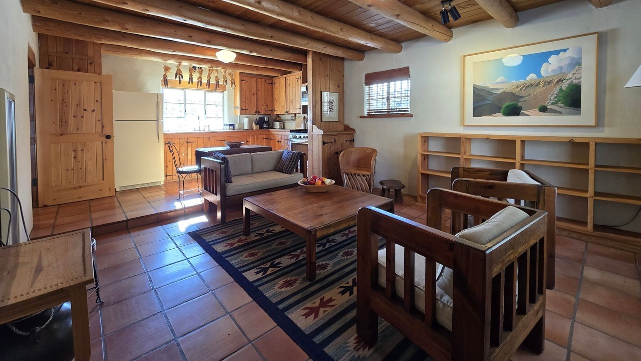 1489 Bishops Lodge Rd - Photo 3 of 17