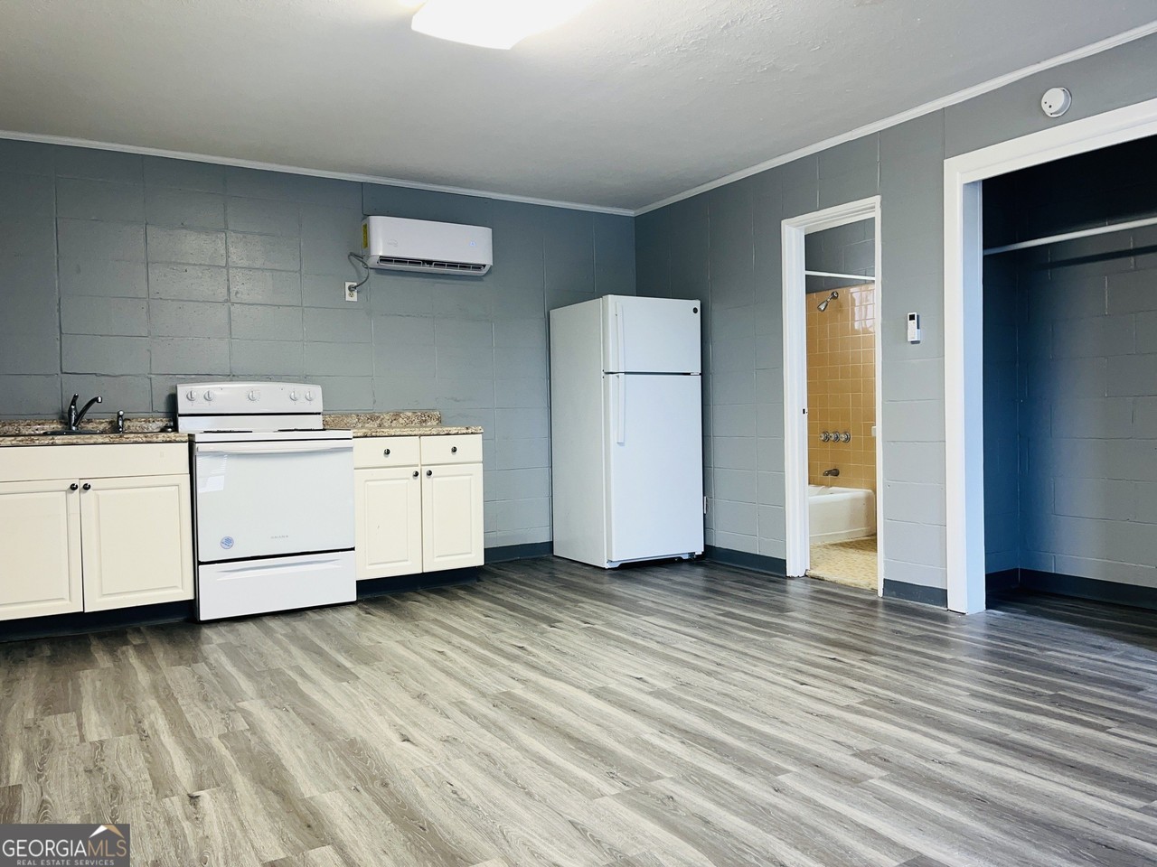 128 S Main Ave #08 - Photo 2 of 8