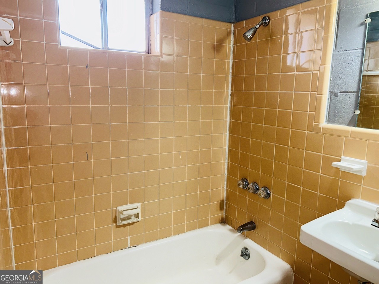 128 S Main Ave #08 - Photo 7 of 8