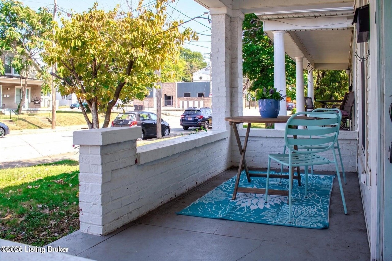 468 E Brandeis Ave - Photo 6 of 32
